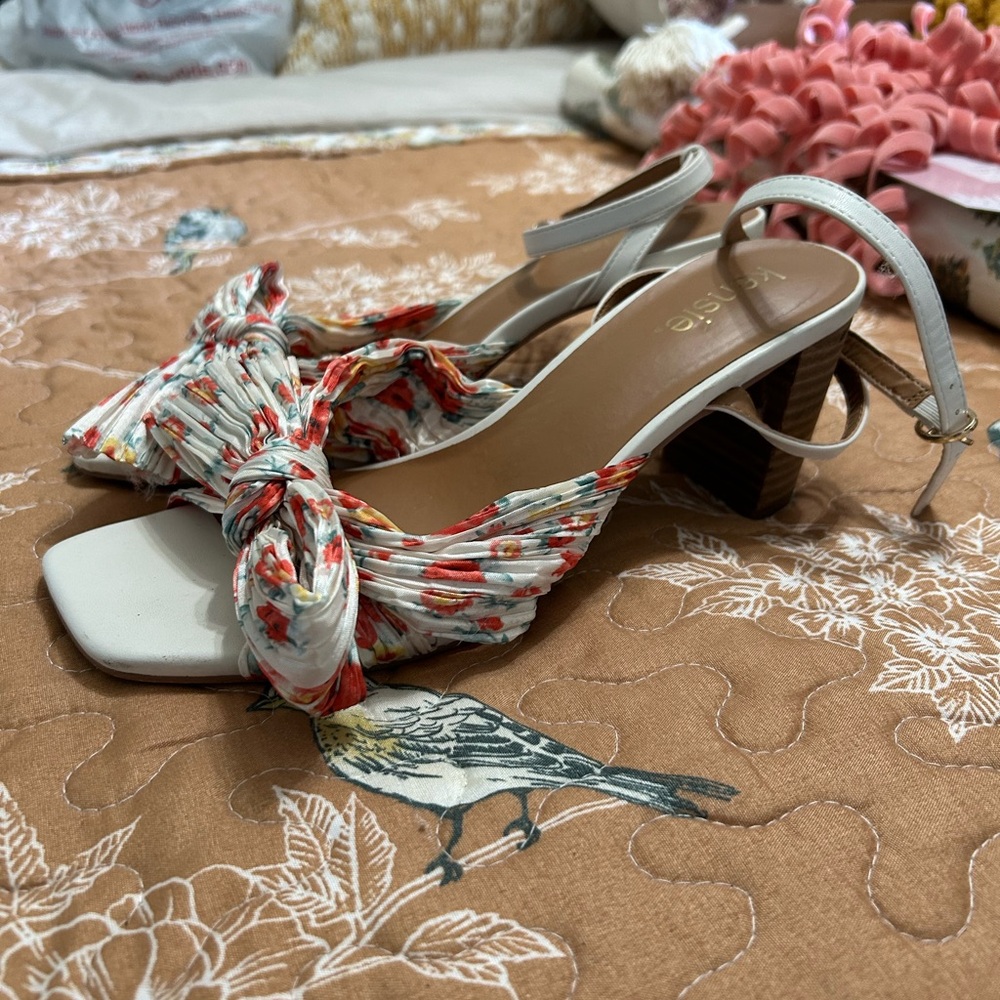 Kensie short chunky bow floral print heel
